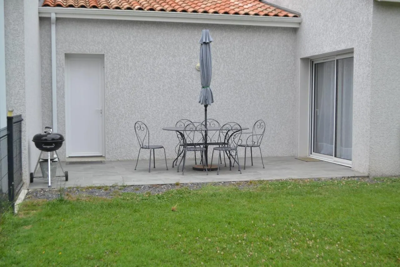 Maison Cosy Tout Confort Dans Un Cadre De Verdure Le Sequestre France